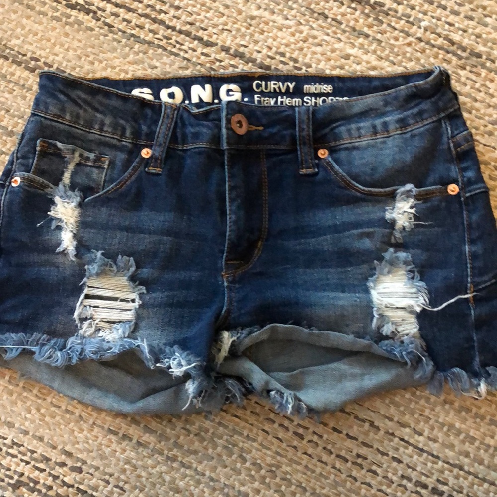SONG curvy Midrise Fray Hem Shorts Size 5